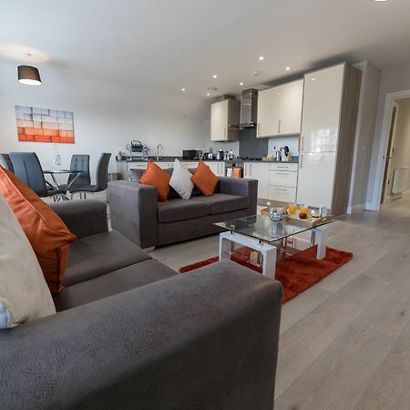 Helios Court Penthouse Serviced Apartment By Ferndale Maidenhead Buitenkant foto