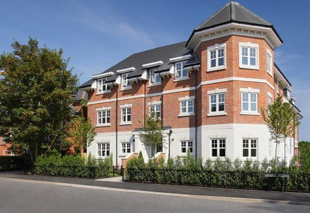 Helios Court Penthouse Serviced Apartment By Ferndale Maidenhead Buitenkant foto