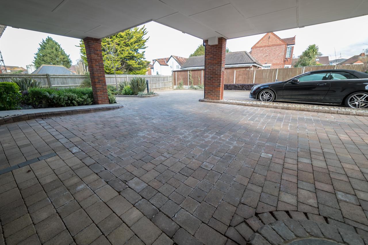 Helios Court Penthouse Serviced Apartment By Ferndale Maidenhead Buitenkant foto