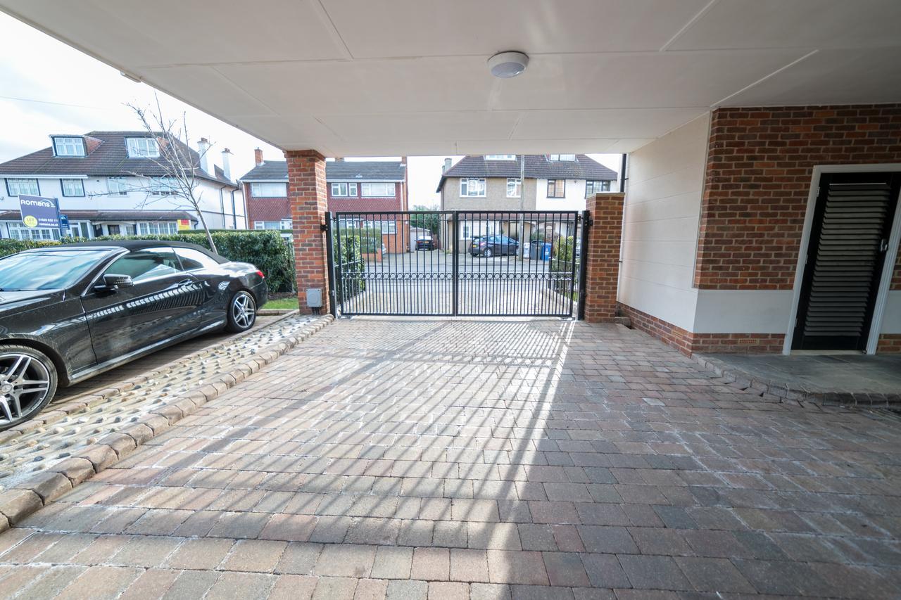 Helios Court Penthouse Serviced Apartment By Ferndale Maidenhead Buitenkant foto
