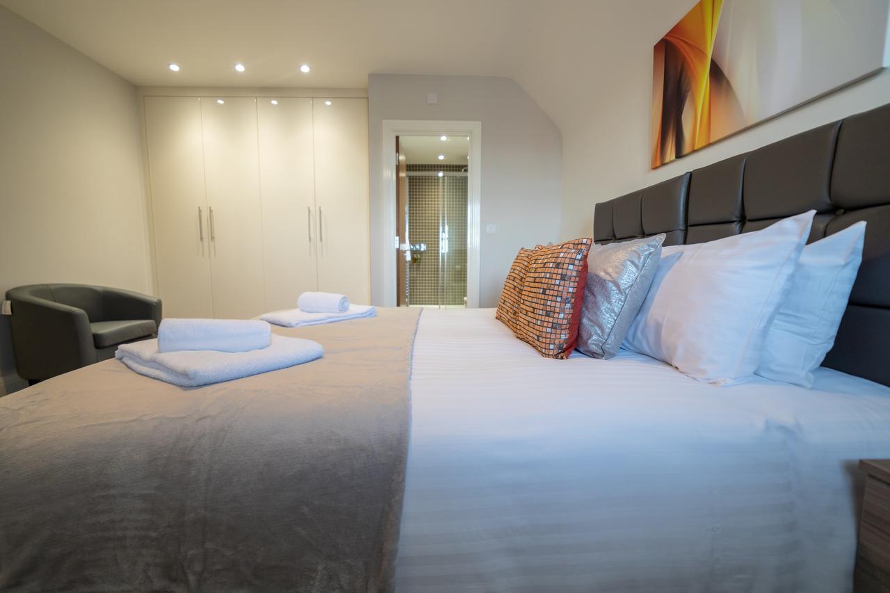 Helios Court Penthouse Serviced Apartment By Ferndale Maidenhead Buitenkant foto