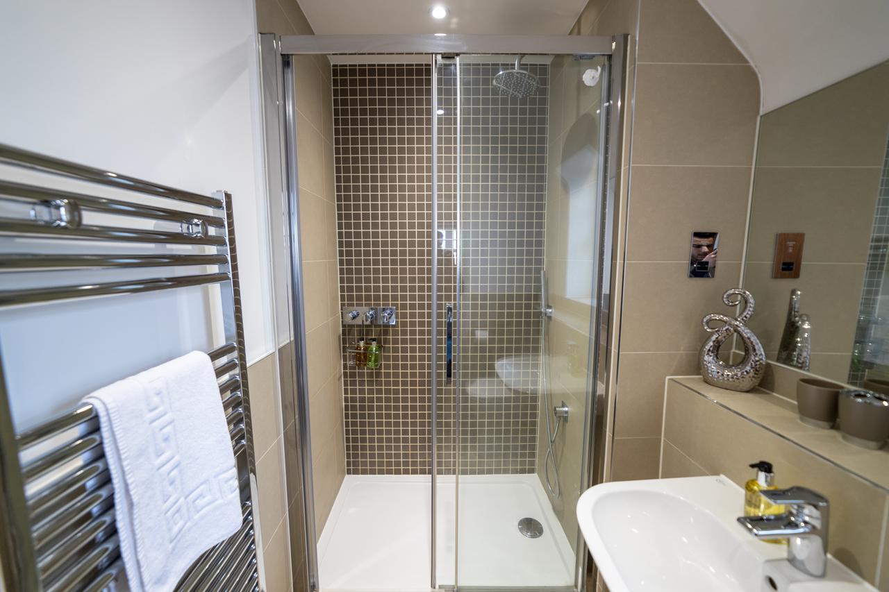 Helios Court Penthouse Serviced Apartment By Ferndale Maidenhead Buitenkant foto