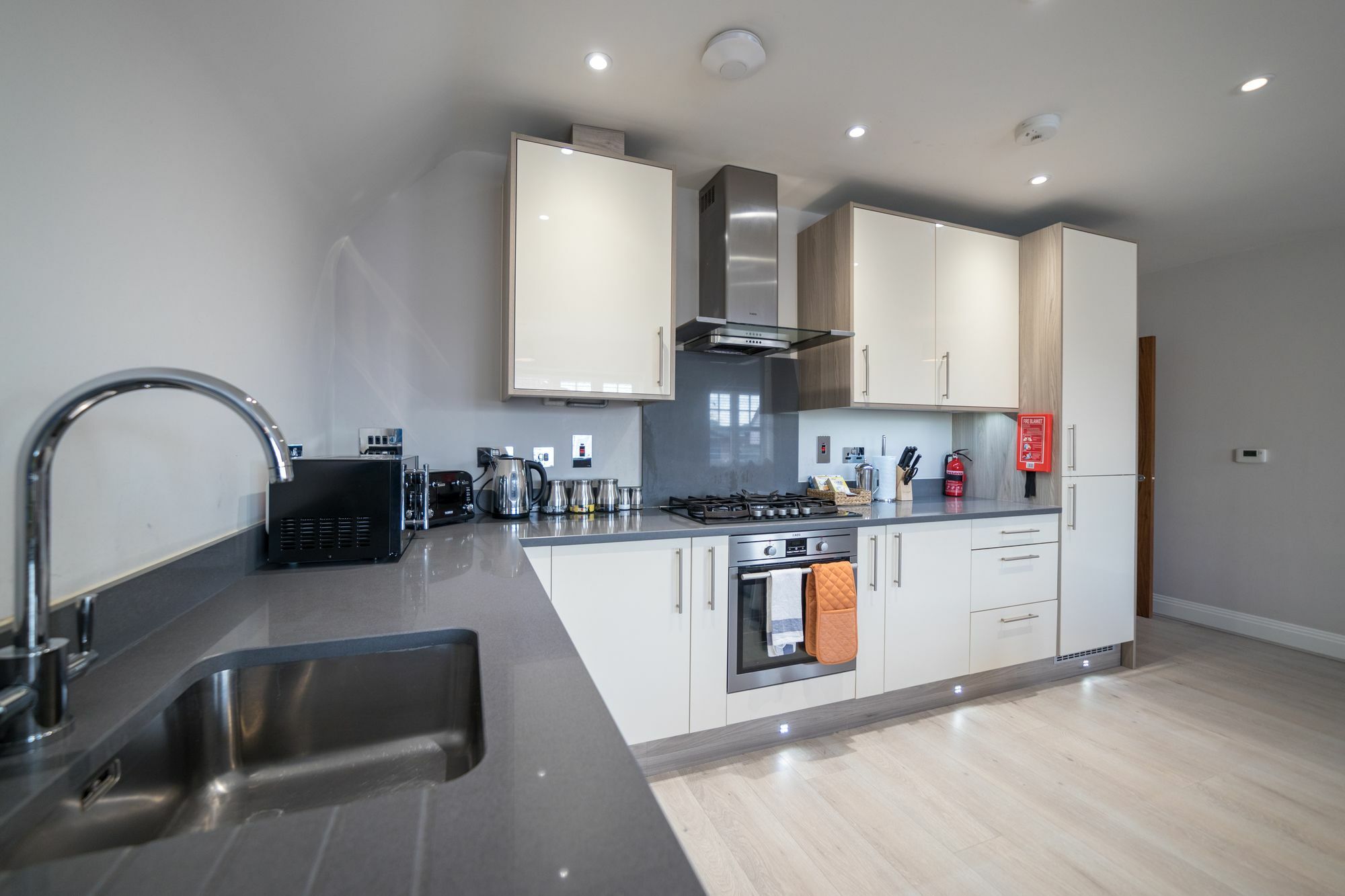 Helios Court Penthouse Serviced Apartment By Ferndale Maidenhead Buitenkant foto