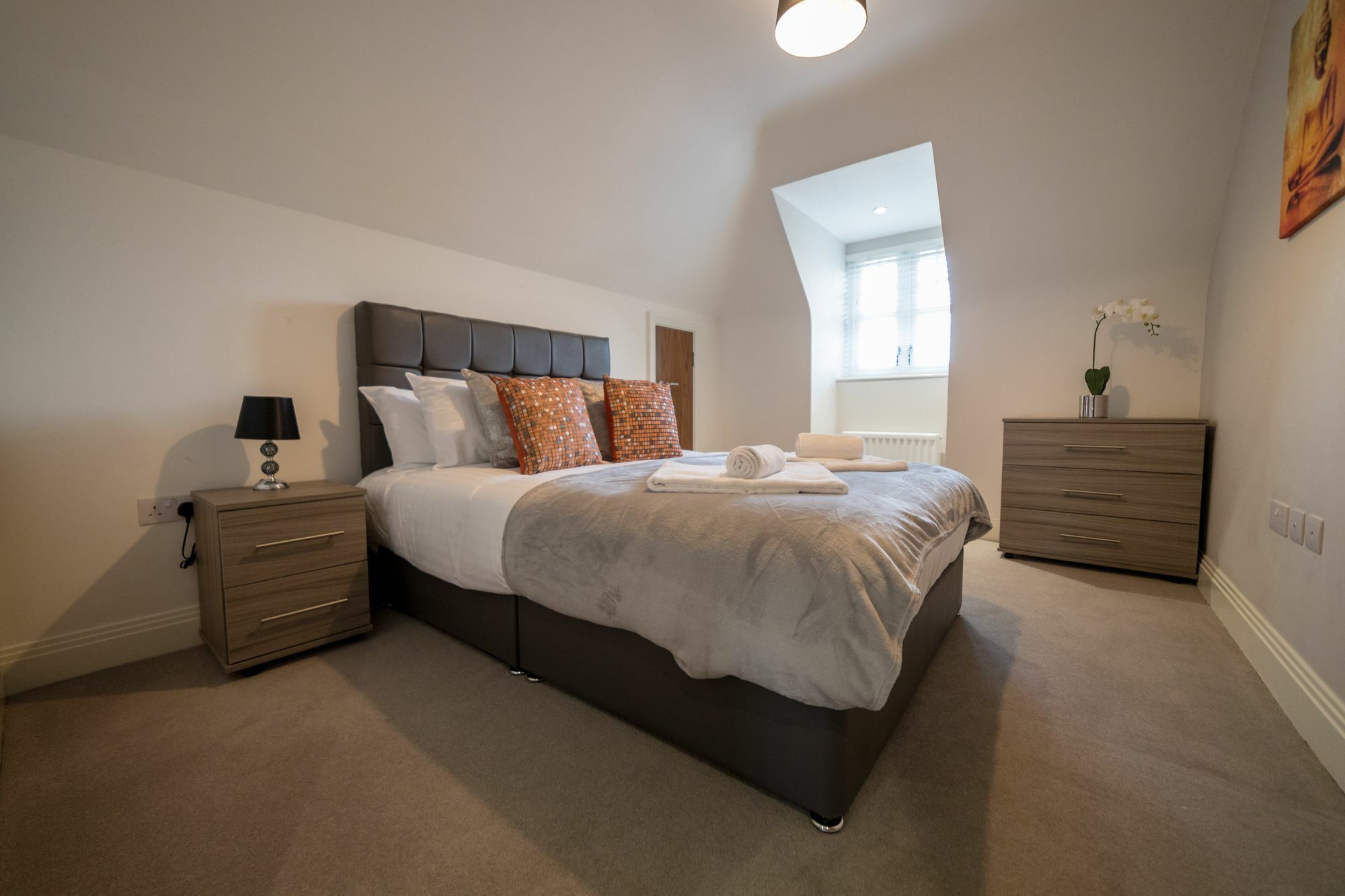 Helios Court Penthouse Serviced Apartment By Ferndale Maidenhead Buitenkant foto