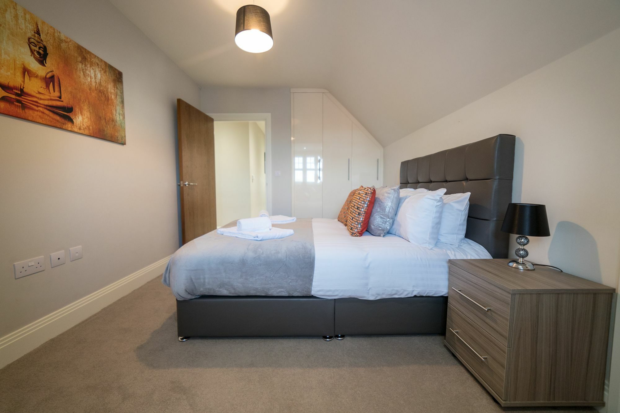 Helios Court Penthouse Serviced Apartment By Ferndale Maidenhead Buitenkant foto