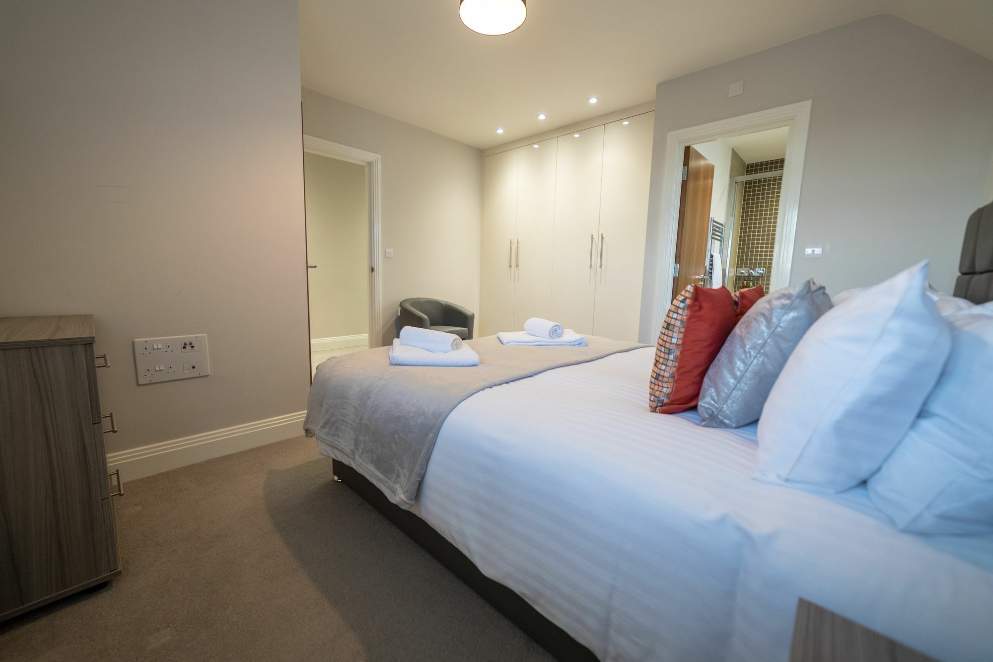 Helios Court Penthouse Serviced Apartment By Ferndale Maidenhead Buitenkant foto