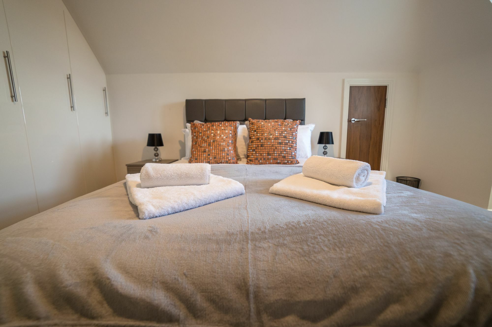 Helios Court Penthouse Serviced Apartment By Ferndale Maidenhead Buitenkant foto