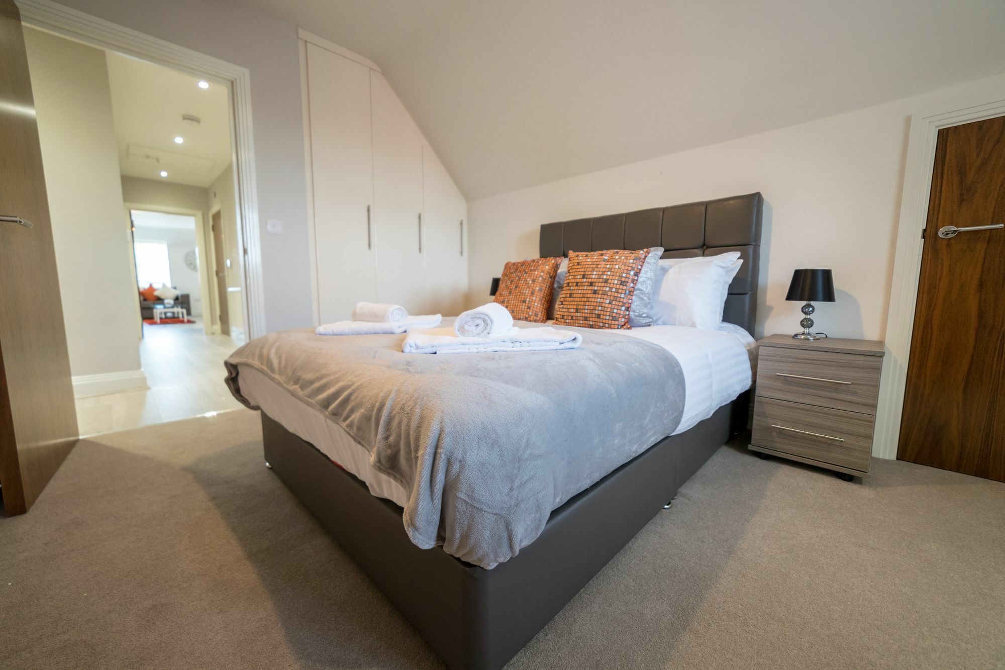 Helios Court Penthouse Serviced Apartment By Ferndale Maidenhead Buitenkant foto
